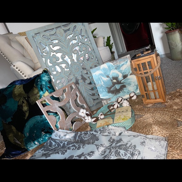 Decor - Picture 3 of 4